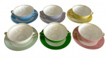 Mauá - Seis taças para consommé em porcelana, com esmaltação em cores variadas e alças laterais com filetes dourados, acompanhadas de pires. Medindo: 15 x 2 cm; 15 x 5 x 11 cm.