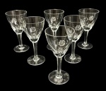 Seis taças de vinho em cristal translúcido com decoração gravada e monograma. Medindo:  13,5 x 6,5cm;