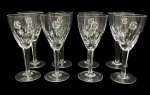 Oito taças de vinho em cristal translúcido com decoração gravada e monograma. Medindo:  17,5 x 8 cm.