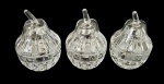 Conjunto de 3 peças em vidro transparente moldado em formato de pera, com tampa integrada e detalhes em relevo geométrico. Medindo: 14 x 9 cm.