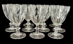 Conjunto com onze taças em cristal translucido com bojo alongado e lapidação vertical, base com pé trabalhado. Medindo:  14 x 8 cm.