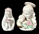 Duas esculturas em biscuit representando Virgem Maria.  Medindo: 14 x 17 x 10 cm e 8,5 x 8 x 14 cm.