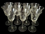 Conjunto com 11 taças em vidro transparente, com delicado trabalho em relevo de folhas. Medindo: 18 x 8,5 cm.