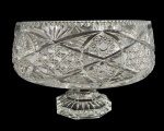 Fruteira / Centro de mesa em cristal com rica lapidação geométricos; medindo: 31 x 19 cm