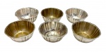 Conjunto composto por 6 bowls em metal espessurado a prata, com bordas onduladas e acabamento clássico. Apresentam sinais de uso, sendo que algumas peças necessitam de novo banho de prata. Medidas: 5 x 12,5  cm cada peça.