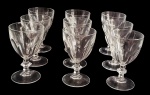 Conjunto de 9 taças em cristal, com bojo lapidado em elegantes recortes verticais, apoiadas em haste facetada e base circular. Medidas: 12 x 7,3 cm