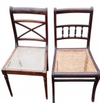 Duas cadeiras em madeira, com assento em palhinha, sendo peças de modelos distintos. Uma apresenta palhinha natural e outra sintética. Estrutura com sinais de uso, sendo uma das cadeiras levemente frouxa. Medidas: 90 x 40 x 43 cm (aprox.).