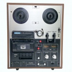 Gravador de rolo japonês Akai. Raro modelo GX1900D, grava de rolo para cassete ou vice e versa. Aparelho não testado por não possuirmos os acessórios necessários.