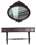 Aparador com espelho, em madeira nobre , apresentando duas gavetas frontais e pés torneados, acompanhado de espelho oval com moldura entalhada em relevo. Medidas: aparador 80 x 43 x 23,5 cm; espelho 67 x 64 x 5 cm.