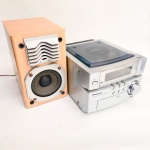 Som antigo: Raro Micro System Panasonic SA-PM03. Acompanha apenas uma caixa de som, Qualidade de som espetacular, sistema de elevador para o CD. 110v.  Funcionando tudo porém com ausência de cabo de força.