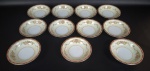 NORITAKE, Nippon Toki Kaisha - Onze tigelas em porcelana japonesa esmaltada nas cores branca e creme, decoração de ramos flores e volutas, bordas filetadas a ouro. Manufatura no verso. Medindo: 3 x 14 cm.