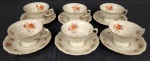 KPM - Kristen Porzellan-Manufaktur, Waldenburg, Polônia (Fundada em 1831 por Carl Kristen) - Seis xícaras para chá em porcelana polonesa esmaltada na cor marfim com rica decoração de flores policroma, detalhes em alto relevo e filetes em ouro. Manufatura no verso.