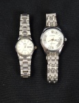 Dois relógios de pulso em aço inox. Diâmetro: 3 cm e 2,5 cm. Não testado.