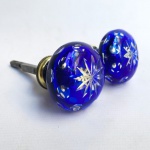 Antiga Maçaneta em cristal overley na cor azul com acabamento em bronze.