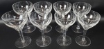 Oito taças em cristal translúcido lapidação dita dedão e haste oitavada, possivelmente Baccarat. Medindo: 14,5 x 8,5 cm. Um com bicado.