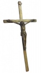 Crucifixo de parede representando Jesus na Cruz, em pesado metal dourado. Med. 32 X 16 cm.