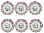 PERCIA WAKS - Conjunto com 6 pratos de coleção para parede, confeccionado em porcelana branca inglesa, esmaltado e policromado, decorado com borda rosa e preto, e no centro retratando cotidiano de época em vilarejo, Inglaterra final do século XIX; ; medindo 4,5 x 24 cm
