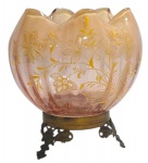 ART NOVEAU - Antigo centro de mesa, confeccionado em pasta de vidro em tom rosé ricamente decorado com folhas e flores em esmalte amarelo, sobre base de bronze dourado; Medindo 13,5 X 13 cm ( peq. bicado por dentro da boca )
