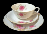Trio em porcelana oriental, com decoração floral esmaltado; Medindo 18 cm , 13 cm e 5 X 11,5 cm