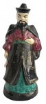 Antiga escultura em porcelana oriental policromada representando figura masculina nobre. Possui sinal de restauro. Meados séc. XIX. Mede 36cm altura.