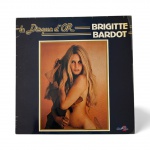 BRIGITTE BARDOT - Raro disco de vinil Le Disque dOr  Brigitte Bardot, edição francesa do selo discAZ, reunindo sucessos marcantes da artista, como Harley Davidson, Saint-Tropez e Contact. Capa icônica com Bardot em ensaio fotográfico de Sam Levin, disco bem preservado e trilha sonora clássica da era yé-yé francesa. Ano 1981.