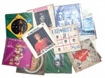 AUTOGRAFADO - JUCA CHAVES - Lote com 10 discos de vinil de Juca Chaves, incluindo 1 exemplar autografado com dedicatória e assinatura de próprio punho. Conjunto representativo da obra do artista, capas e discos conforme fotos.