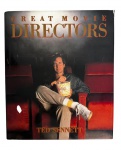 Livro Great Movie Directors - Edição de referência dedicada aos grandes diretores do cinema mundial. Livro de arte em grande formato, capa dura, ricamente ilustrado, com fotografias de bastidores, cenas icônicas e textos analíticos sobre mais de 200 cineastas. Publicado pela Harry N. Abrams em colaboração com o American Film Institute, com conteúdo histórico, filmografias, bibliografia e índice completo. Peça indispensável para colecionadores de cinema, arte e fotografia. Medidas 25 X 29cm.