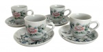 Conjunto com 4 xícaras de café com pires em porcelana portuguesa Vista Alegre, decoração floral policromada em tons de rosa e verde, marca na base. Em bom estado.