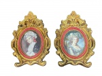 DIVERSOS, duas (2) reproduções com molduras em estuque com patina dourada ao gosto rococó, contendo reproduções de retratos femininos em formato oval, apresenta leves falhas na douração, visor abaulado, medindo 19x12,5cm.