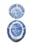 PORCELANA POLOVI GERMER, duas (2) peças, sendo: A) 1 saladeira (colado na borda), medindo 6x23cm e B) 1 travessa oval, medindo 29,5x18cm, confeccionados em porcelana nacional na tonalidade branca, decorado por guirlanda floral, pontilhados e paisagem com barco na tonalidade azul.