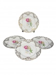 PORCELANA REAL, quatro (4) pratos para sobremesa confeccionados em porcelana nacional na tonalidade branca, ricamente decorada por filetes e guirlanda floral em vasta douração, centro decorado por flores e folhagens em policromia, medindo 19cm, falhas na douração.