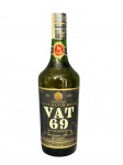 BEBIDA, uma (1) garrafa de whisky escocês Vat 69, Finest Scotch Whisky, produto da Escócia, contendo 1 litro. Sem garantia de integridade do líquido.