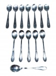 METAL PRATEADO, lote com treze (13) colheres para chá confeccionadas em metal espessurado a prata, sendo 6 da manufatura EBERLE, cabo cinzelado finalizado por folhagens e 7 da manufatura BEL PRATA, cabo cinzelado por arabescos.