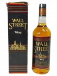 BEBIDA, uma (1) garrafa de whisky Wall Street, contendo 980 ml, acompanhada de caixa. Sem garantia de integridade do líquido.