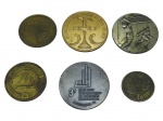 MEDALHAS, seis (6) medalhas comemorativas em bronze/metal prateado, de formatos circulares, alusivas a congressos, clubes e comemorações diversas, com representação de mapas, troféu, cenas esportivas e emblemas distintos, maior medindo 5cm e menor 3cm.