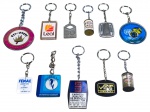 COLECIONISMO, lote com onze (11) chaveiros de modelos, tamanhos, decorações e materiais distintos, maior medindo 6cm e menor 2,5x1,5cm.