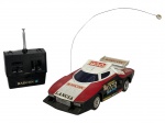 AUTOMOBILIA, um (1) carro de corrida de brinquedo com controle remoto da marca RADCON (marca voltada à produção de brinquedos eletrônicos e radiocontrolados de caráter popular), modelo estilizado LANCIA 930, em material plástico, nas cores vermelho, branco e preto, acompanhado de um (1) controle remoto com antena, apresentando sinais do tempo, desgastes, marcas de uso e ausência de testes. Sem garantia de funcionamento, medindo 7x24x12cm.