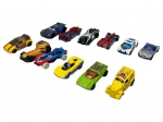 COLECIONISMO, doze (12) carrinhos MATCHBOX de modelos, tamanhos, decorações e materiais distintos, maior medindo 8,5cm e menor 6cm.