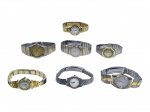 RELÓGIOS, lote com sete (7) relógios de pulso de modelos, tamanhos, decorações distintas, confeccionados em metal prateado/dourado, vendidos no estado da foto, não testados e sem garantia de funcionamento, maior caixa medindo 3cm e menor 2,5cm.
