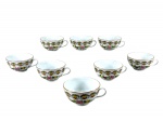 PORCELANA ORIENTAL, oito (8) xícaras para chá, confeccionados em porcelana na tonalidade branca, decorada por flores, folhagens e frutos em rica policromia com filetes e realces em ouro, medindo 5,5x11,5x9,5cm. Não acompanham pires.