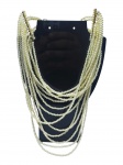 BIJUTERIA, um (1) colar com 14 voltas com contas confeccionadas em pérolas sintéticas, com barretes e fecho tipo lagosta em metal dourado com pingente gravado AGATHA, medindo 39cm de comprimento.
