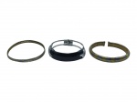 BIJUTERIAS, três (3) braceletes de modelos, tamanhos e decorações distintas, sendo 2 em metal bicolor, medindo 7cm e 6,5cm e 1 em metal prateado, medindo 6,5cm.
