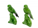 ESCULTURAS, par (2) de esculturas, confeccionadas em faiança vitrificada na tonalidade verde, representando pássaros, medindo 13cm de altura.