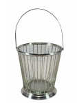 METAL PRATEADO, um (1) balde para gelo, confeccionado em metal espessurado a prata, galeria em vazados, alça articulável e recipiente interno em vidro translucido, medindo 14x13cm.