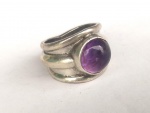Vintage Luxo Jóias, Coleção, Lindo Anel em Prata de Lei com Ametista. Aro 18. Topo com 17mm de largura. Pedra Ametista medindo 13mm de diâmetro. Sol Místico desenhado abaixo do centro da moldura. Peso total 12,84gr