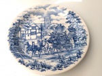 Vintage Coleção, Decoração, Prato Raso em Porcelana Oxford, Donna Cena Inglesa, Carruagem com passageiros em frente a House Post, medindo 26cm. Brazil Export
