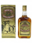BEBIDA, uma (1) garrafa de whisky escocês House of Wellington, Finest Scotch Whisky, contendo 1 litro, acompanhada de caixa. Sem garantia de integridade do líquido.