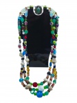 BIJUTERIA, um (1) colar de três voltas com contas confeccionadas em opalinas, vidros de Murano, cristais facetados e pedrarias distintas, fecho em metal prateado com incrustação de cabochão de vidro verde, medindo 69cm de comprimento.