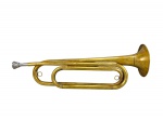 INSTRUMENTO MUSICAL, um (1) bugle da marca BEXCRAFT, em metal dourado, com bocal em metal prateado, origem americana, apresenta leves mossas, medindo 43cm de comprimento.