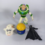 Quatro miniaturas colecionaveis do Buzz lightyear, batman e outros